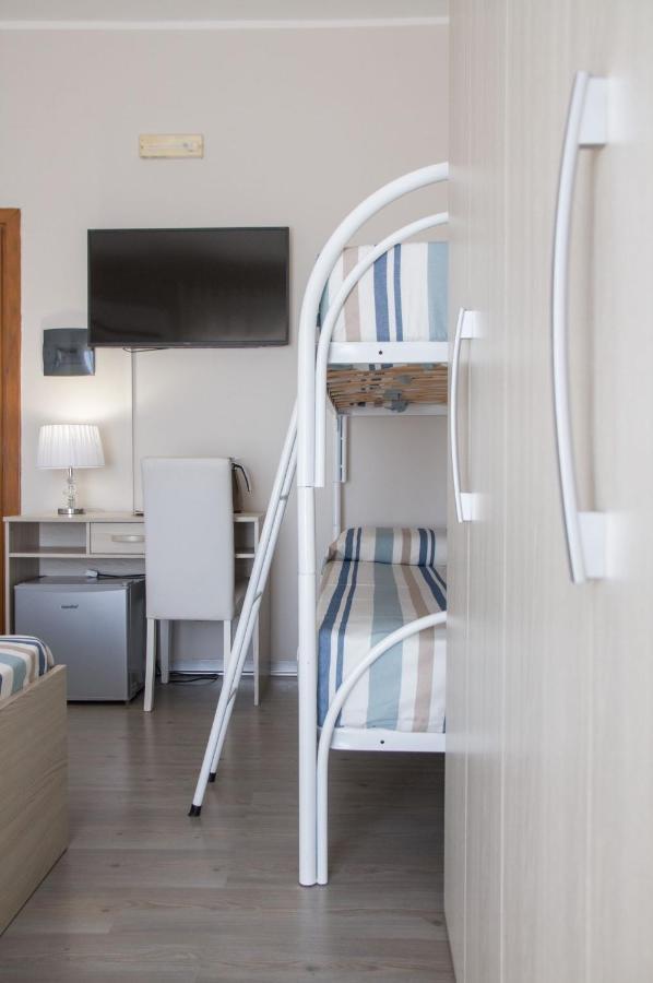 Bluriva Hotel Cirò Marina Extérieur photo